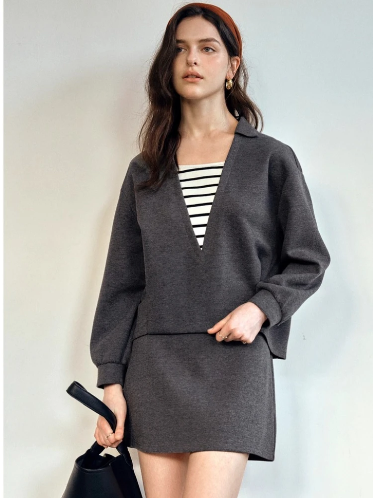 ชุดเซ็ตเสื้อสเวตเตอร์ถักไหมพรมสีเทา Oriel Casual Temperament และกระโปรง OLrain รุ่นใหม่ประจำฤดูใบไม้ร่วงปี 2025