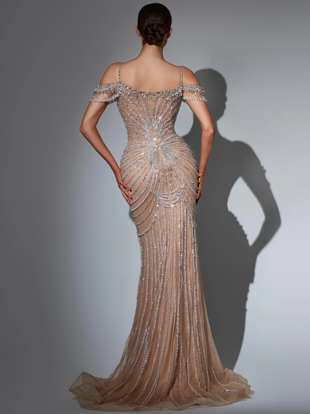 魅力的なタッセルオフショルダーイブニングドレス豪華なビーズパールカスタマイズされたプロムドレスモダンなグリッターカクテルウェア