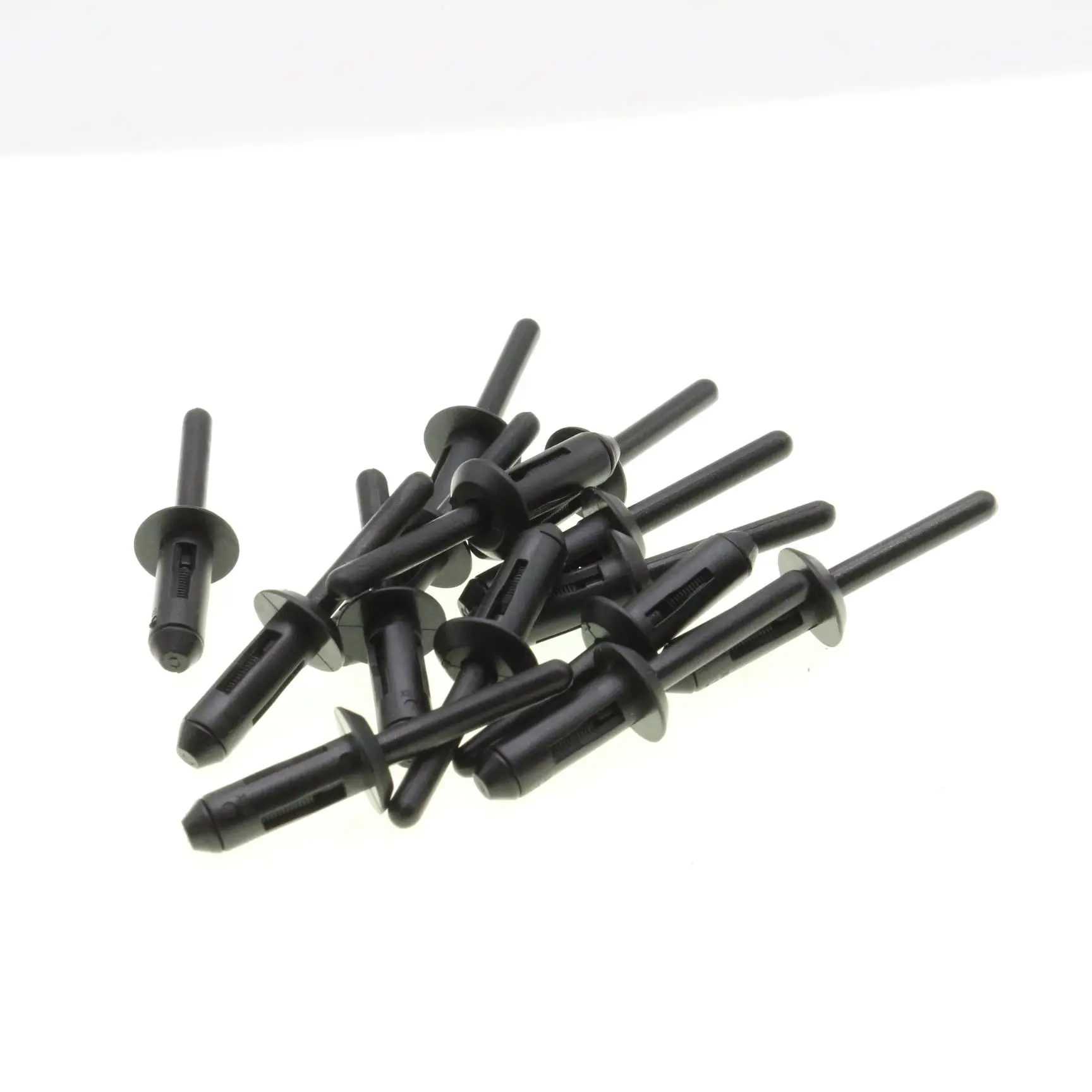 

20 Pcs Bumper Blind Rivet Moulding Clip Retainer For GM Replace 20421672 & 15955172 17/64" Hole Flush Beveled Dome Nylon