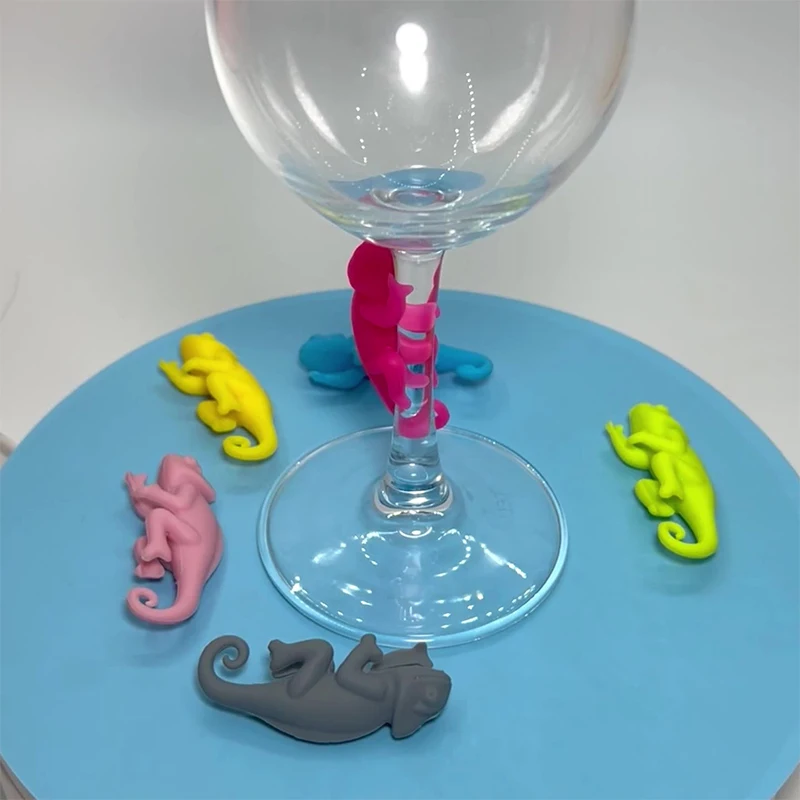 6Pcs/Set Wine Glass Marker Wine Charms Glasses Identifier Marker Cups Glasses Markers Silicone Glass Tongue Shape Glasses Tag