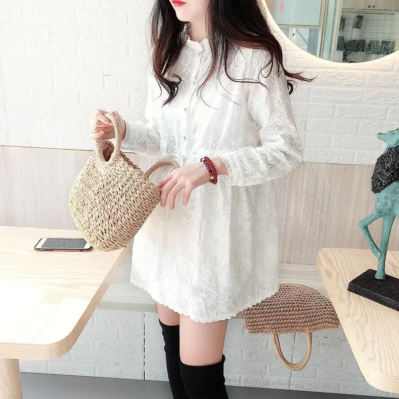 

White Round Neck Top For Women's Spring And Autumn Mid Length Sweet And Fashionable Embroidered Flower Waist White Shirt