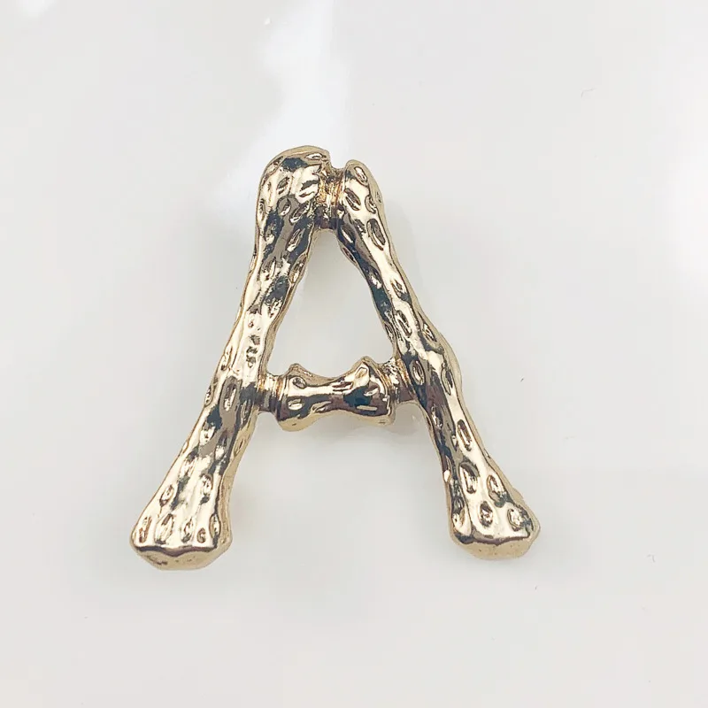 Broche de aleación con letras en inglés, accesorios de ropa, hebillas de broche universales versátiles, broches de diseñador ABC, adornos de moda