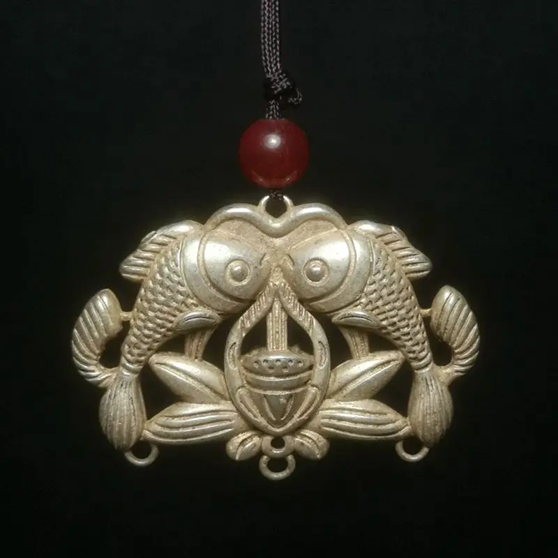 L 4.6 CM Old Chinese Tibet Silver Carving Fish Necklace Pendant Gift Collection