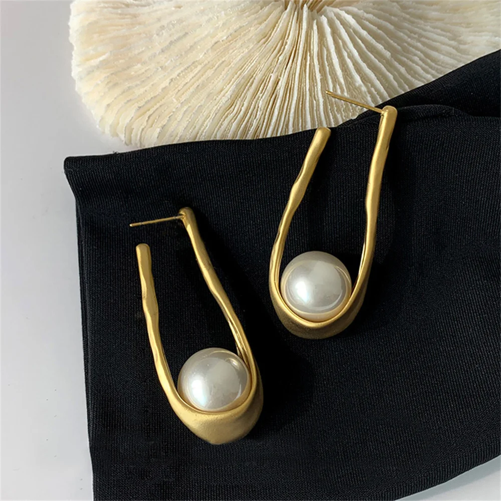 Europe and the United States retro cold wind pearl large earrings female design U-shaped niche senior earrings earrings wholesal