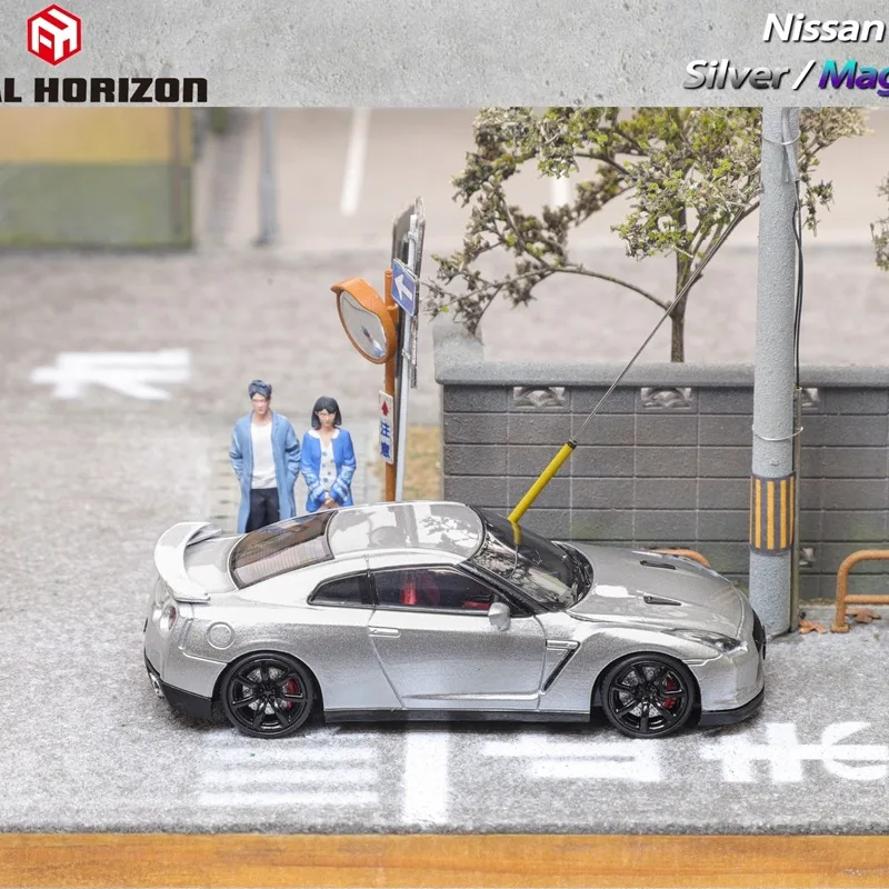 1:64 Nissan GT-R R35 แม่พิมพ์รถโลหะผสมหล่อแบบเปิดฝาสําหรับวัยรุ่นที่จะเล่นกับสําหรับผู้ใหญ่ที่สะสม ของขวัญวันเกิด