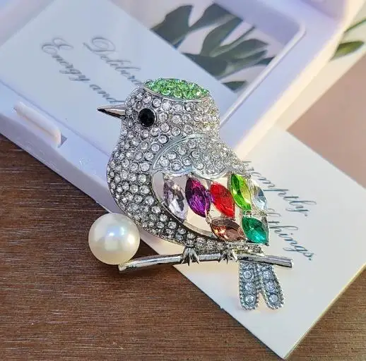 Magpie bird brooch high-end Japanese cute anti glare high-end feeling personalized suit color brooch chest flower accessory