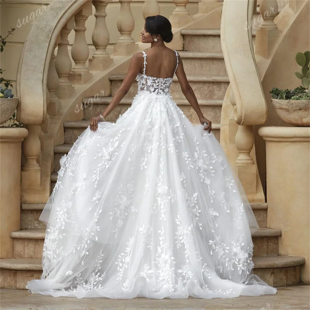 فساتين زفاف على شكل حرف V للعروس فستان زفاف سباغيتي مزين بالدانتيل وزر خلفي مصمم فساتين الزفاف سويب تراين