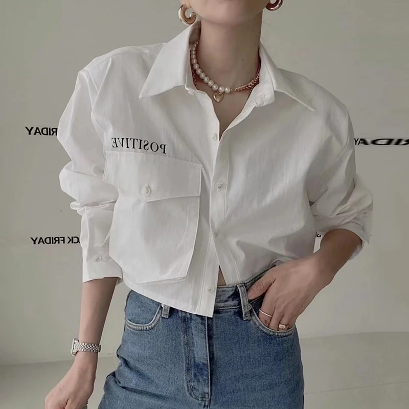

Retro Chic Long Sve ort irt Letter Print Design Versatile Loose Fit Turn-down Collar Top for Autumn Commute