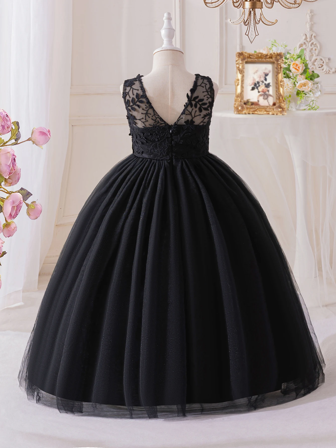 High Quality Elegant Black Backless Lace Girls' Dress Suitable For Birthday Parties Dance Performances