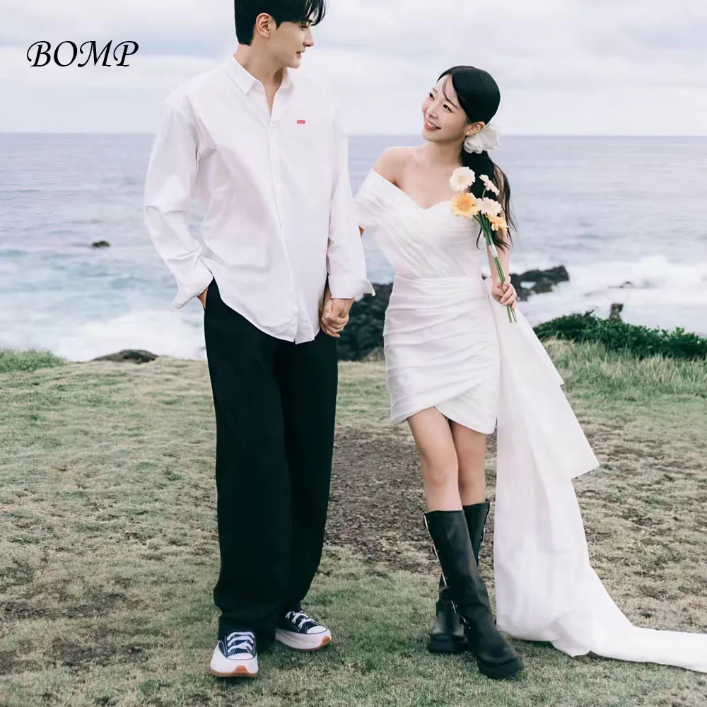 

BOMP Современное корейское свадебное платье с открытыми плечами, мини-футляр со складками и шлейфом, свадебное платье для фотосессии по индивидуальному заказу