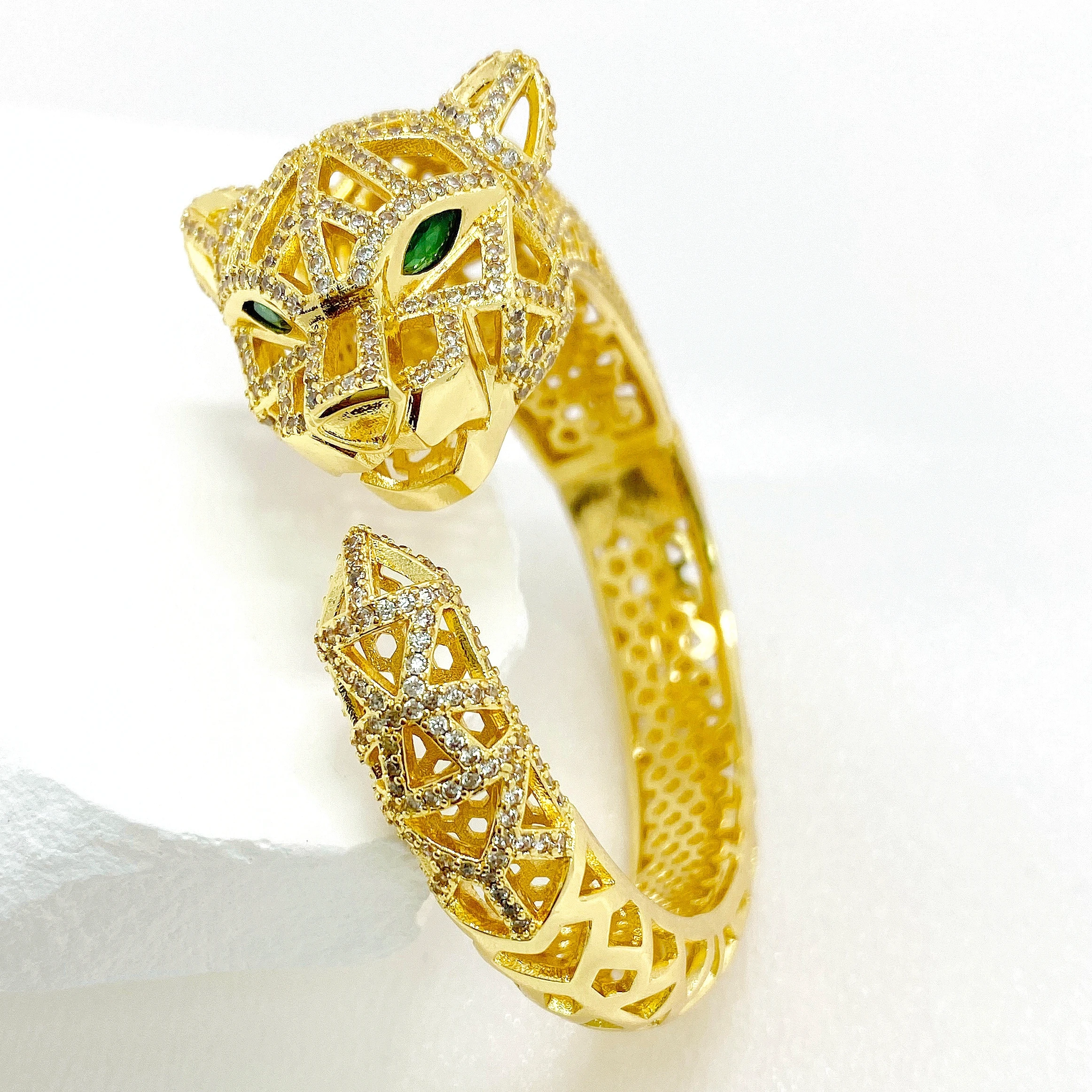 Hot Selling Popular 18k Gold Plated Emerald Cubic Zirconia Eye Panther Jaguar Leopard Open Cuff Bangle Bracelet