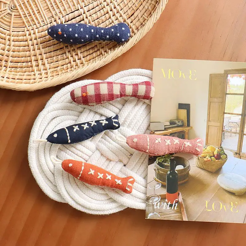 2Pcs Soft Linen Small Fish Shaped Doll Creative Bags Clothing Shoes Hats Accessories Multi Purpose Diy Decorative