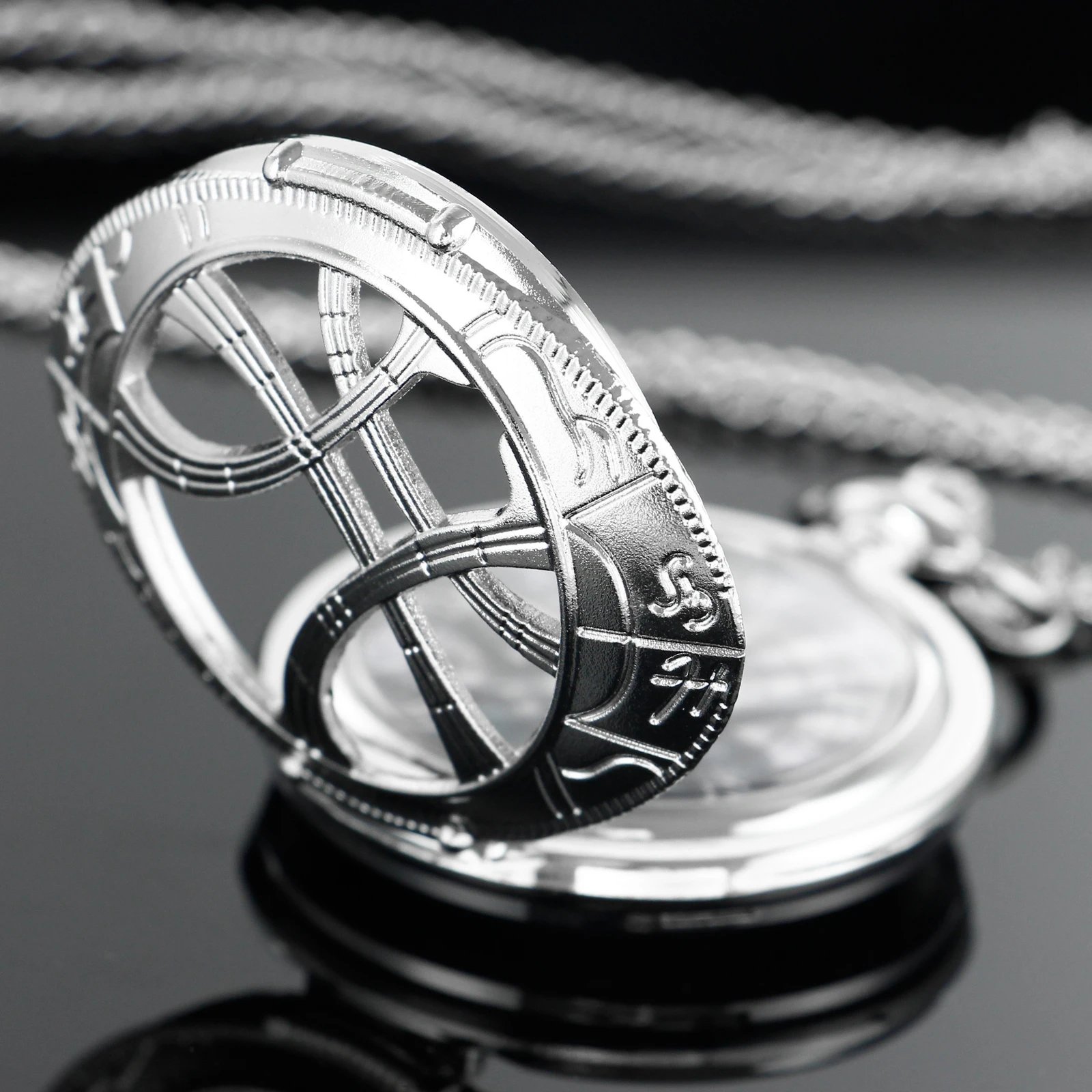 Steampunk Vintage Bronze Eye Round Case Shape Quartz Pocket Watch Jewelry Pendant Necklace Chain Gifts for Men Women