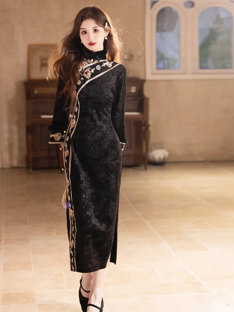 Black Embroidery Cheongsam Autumn/Winter Thickened Velvet Improved Young Style Mandarin Collar Qipao Dress