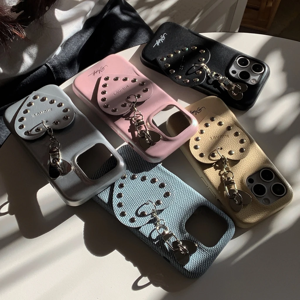 

Креативный ковбойский узор, кожаный чехол с заклепками и подвеской в виде сердца, противоударный чехол для телефона для iPhone 17, 16, 15, 14, 13 Pro Max