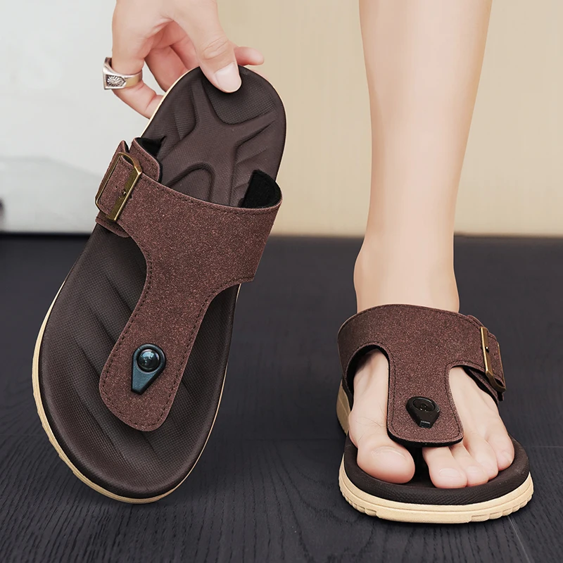 The 2025 new summer style of flip-flops for men, featuring soft-soled flip-flops and dual-purpose outdoor casual anti-slip beach