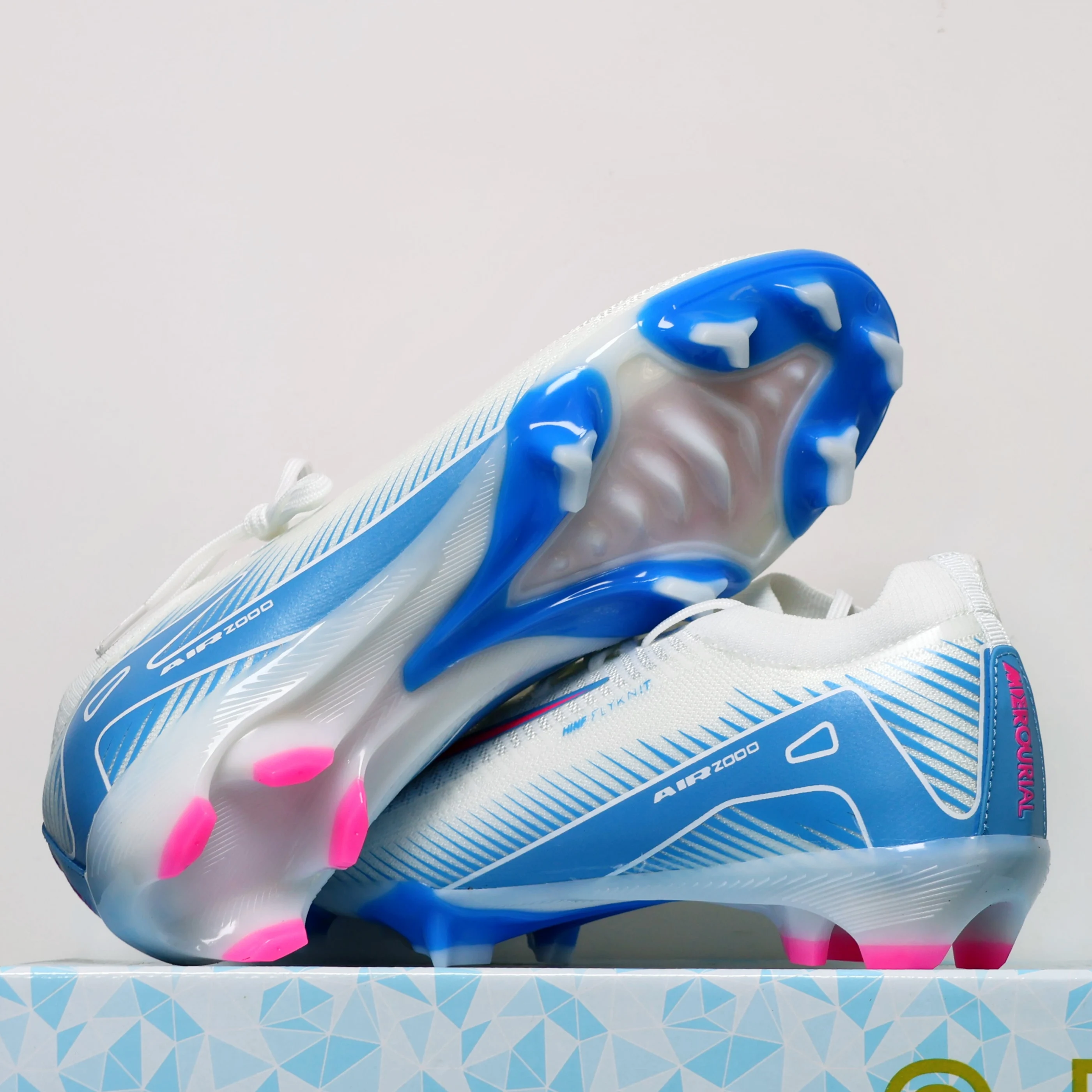 8516 High Quality Mens Soccer Shoes TF/FG Non-Slip Turf Soccer Cleats for Kids Training Football Boots Chuteira Campo 35-46