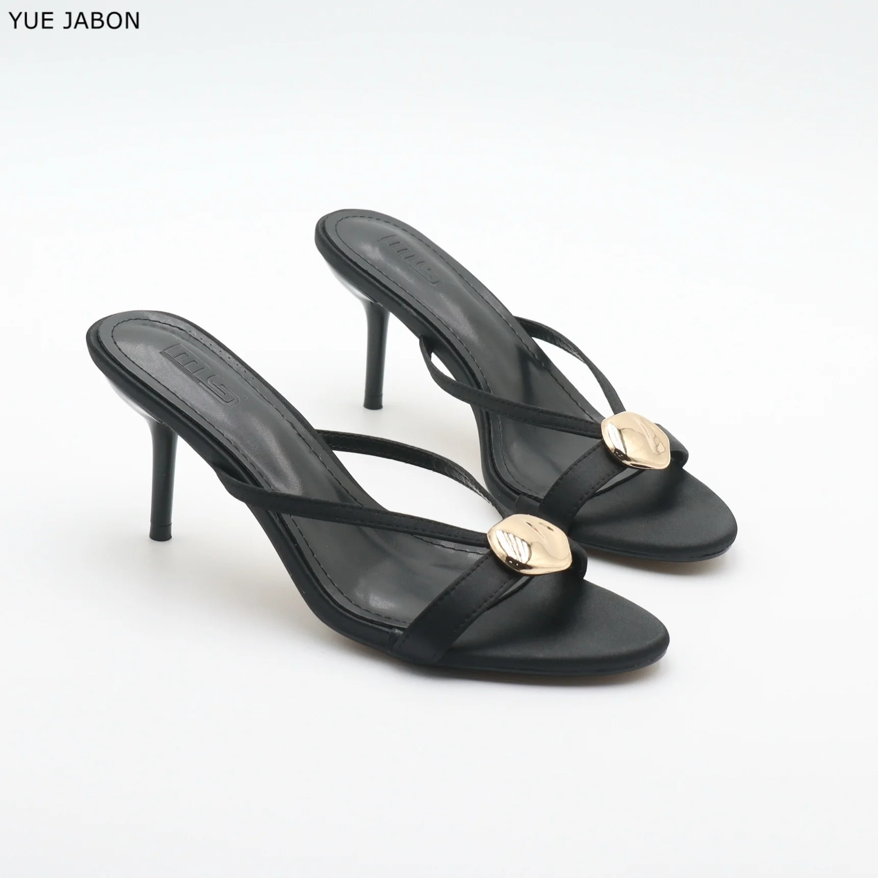 Rote Satin Sexy Dünne Absatz-Pantoletten für Damen mit Metallschnalle, Offene Zehenpartie, Schlichte Schwarze Luxusmarken-High-Heels, Elegante Schuhe