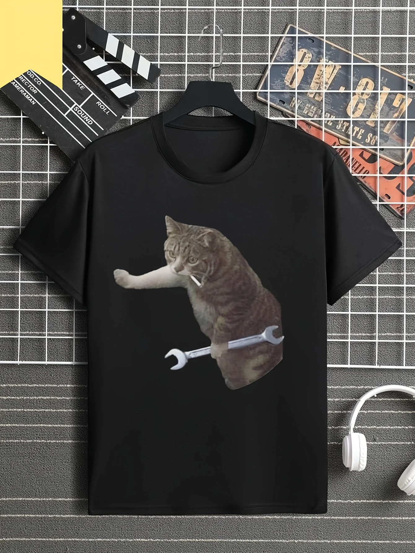 Image of Lustiges mechanisches Katzen-T-Shirt für Damen, schwarzes T-Shirt mit einer Tabby-Katze, grafische Kfz-Aktivität, lässige Streetwear-Damenbekleidung