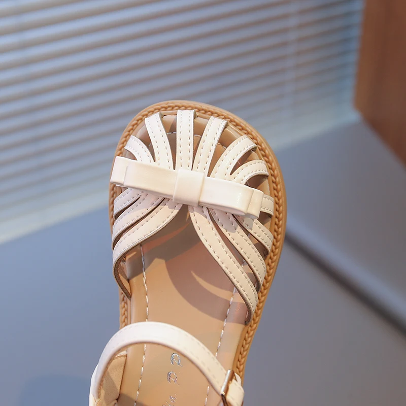 صيف 2025 صنادل جديدة للفتيات بمقدمة الأميرة ونعال ناعمة وأحذية رومانية عصرية للفتيات الصغيرات وأحذية الأطفال #3