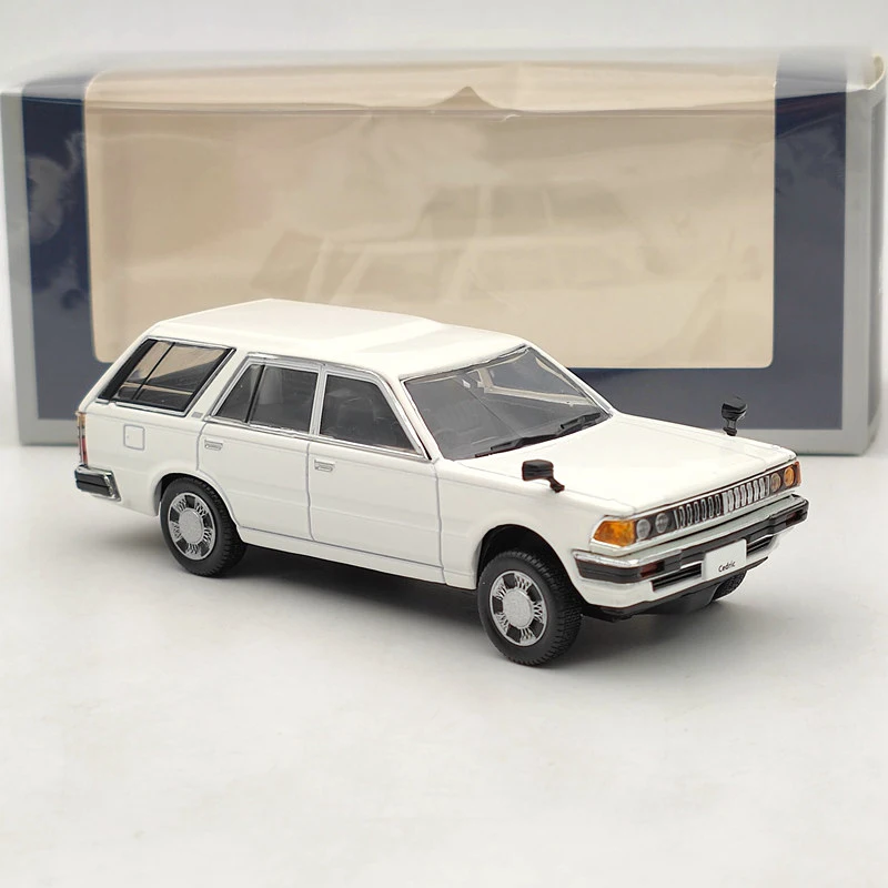 Norev-Coche de juguete modelo 1:43, camioneta CEDRIC Deluxe 1995, blanco fundido a presión, regalos de colección