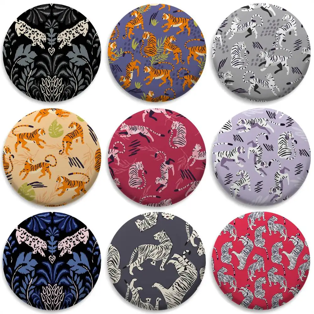 

Modern Luxury Tigers Badges Round Exquisite Badge Brooches Creative Pins For Clothes Hat Backpack Gift Accessories