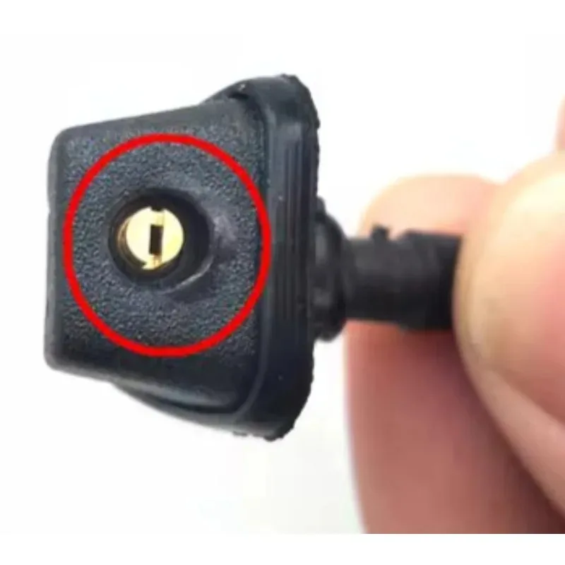 

Насадка для распыления стеклоочистителя, веерообразная передняя крышка капота, головка омывателя стекла, 1 пара для Dongfeng Ruiqi для Nissan D22 Paladin CDV