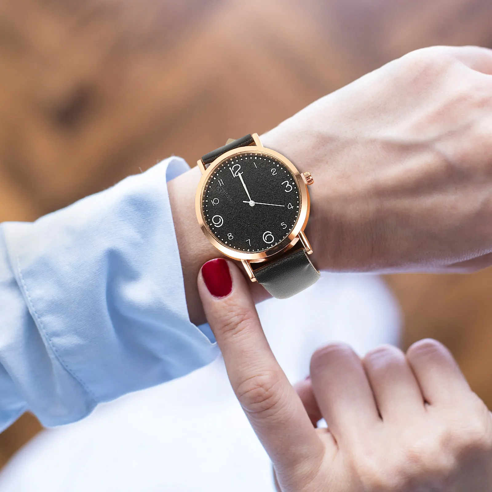 

Chic Minimalist Ladies Quartz Watch Soft Skin-Friendly Strap Versatile Stylish Wristwatch for Dating Office Festive
