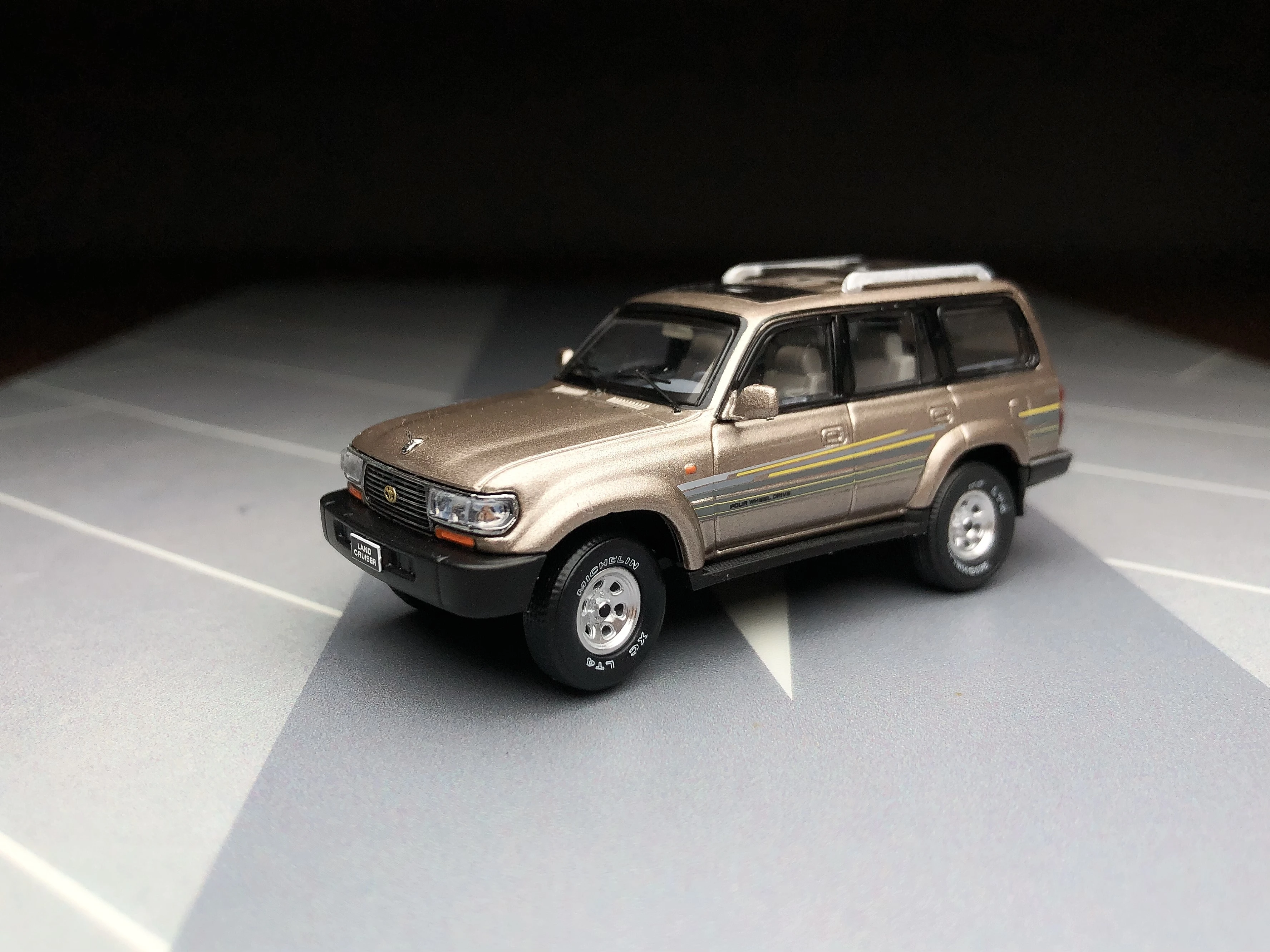 1/64 Land Cruiser 80 LC80 champagne gold KENGFAI Diecast Model Car Friends Gifts