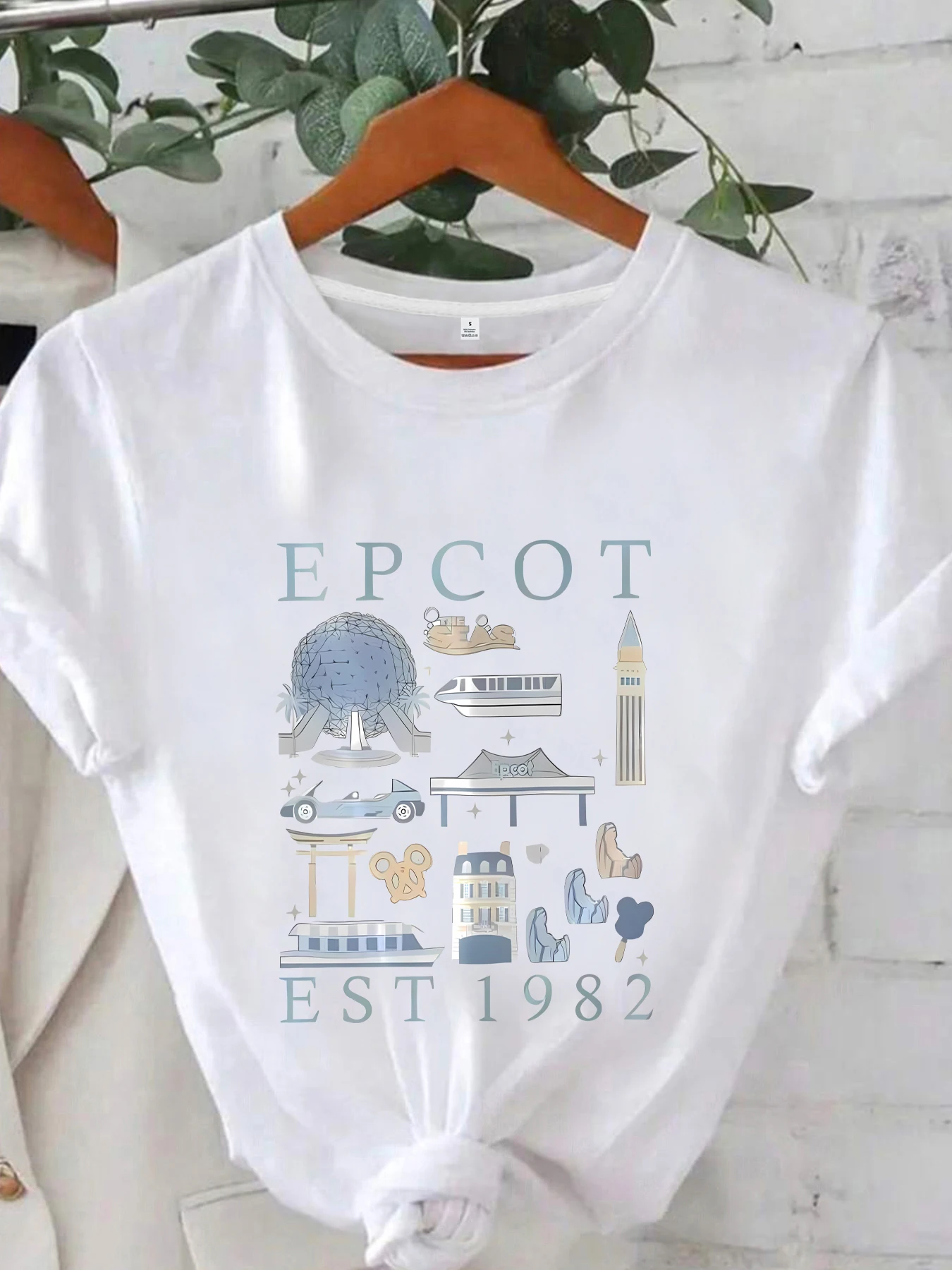 

Castle Plus size women's round neck short sleeve T-shirt with elastic half sleeves and trendy prints