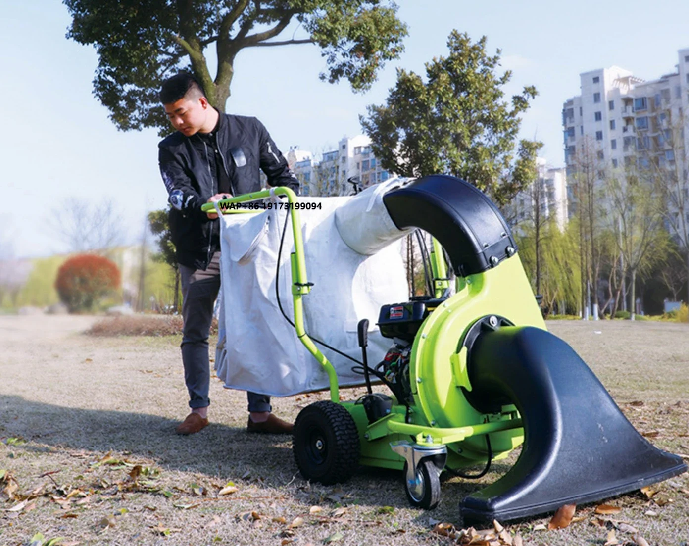 Park Road Dead Leaf Sweeper Hand-pushed Fuel-powered Leaf Machine with High Efficiency