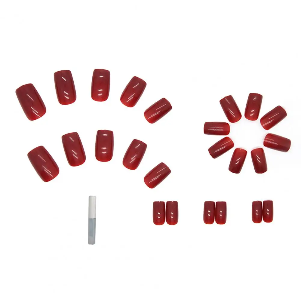 The mid-length square solid wine red manicure creates a festive atmosphere.