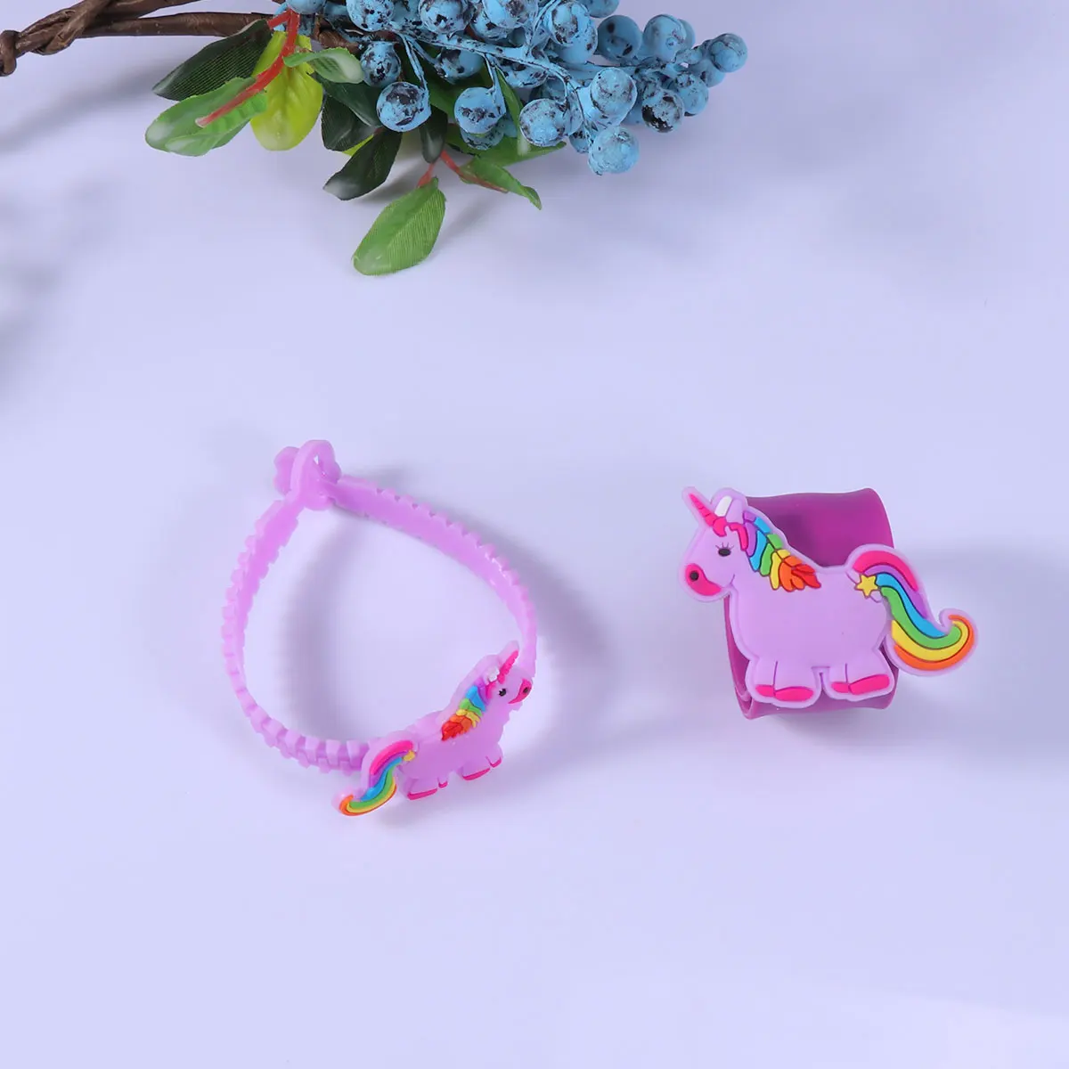 Anneau licorne de dessin animé, 4 pièces, Bracelet, pince à cheveux, cadeaux de fête pour enfants, Costume Flexible et écologique violet