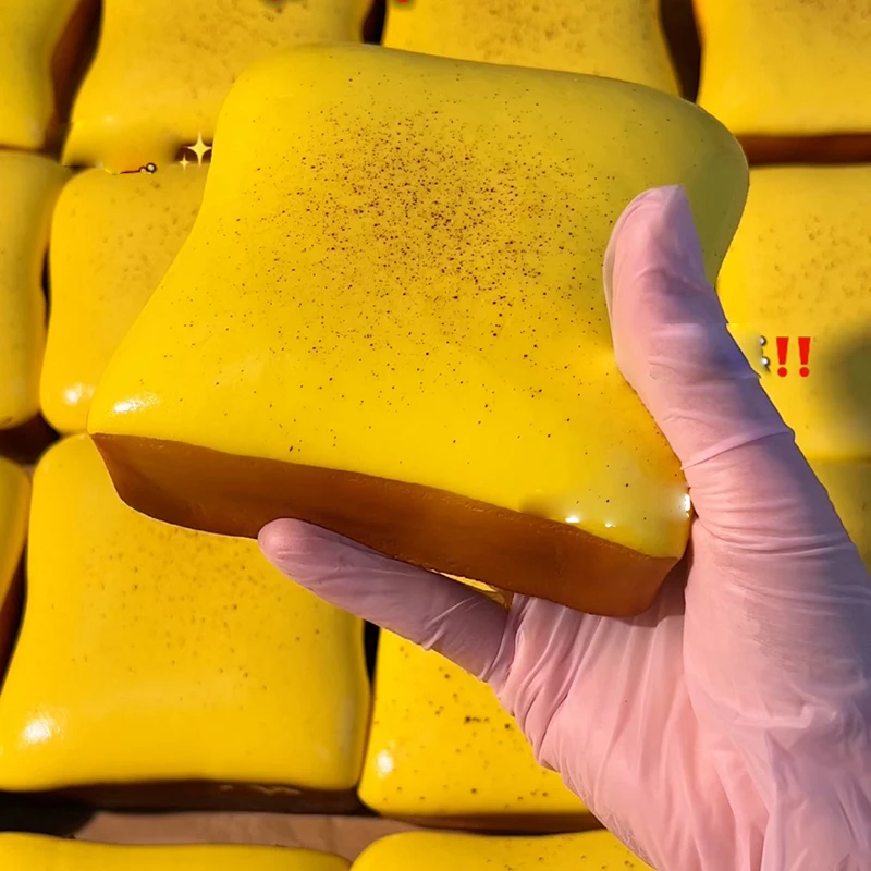 Weiche Simulierte Toast-Quetschspielzeuge Stressabbau-Spielzeug Quietschendes Brot-Quetschspielzeug Entspannungs-Spielzeug mit Langsamer Rückfederung Sensorisches Spielzeug für Erwachsene