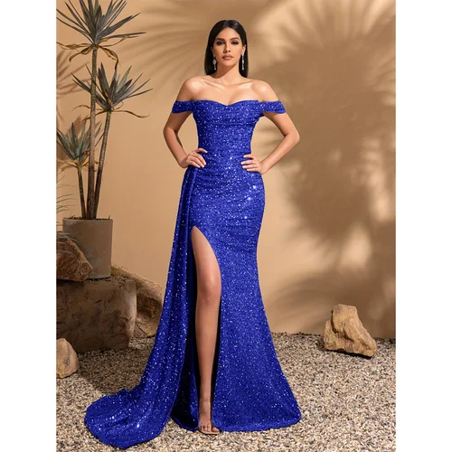 Elegante vestido de fiesta con falda lateral plisada y hombros descubiertos