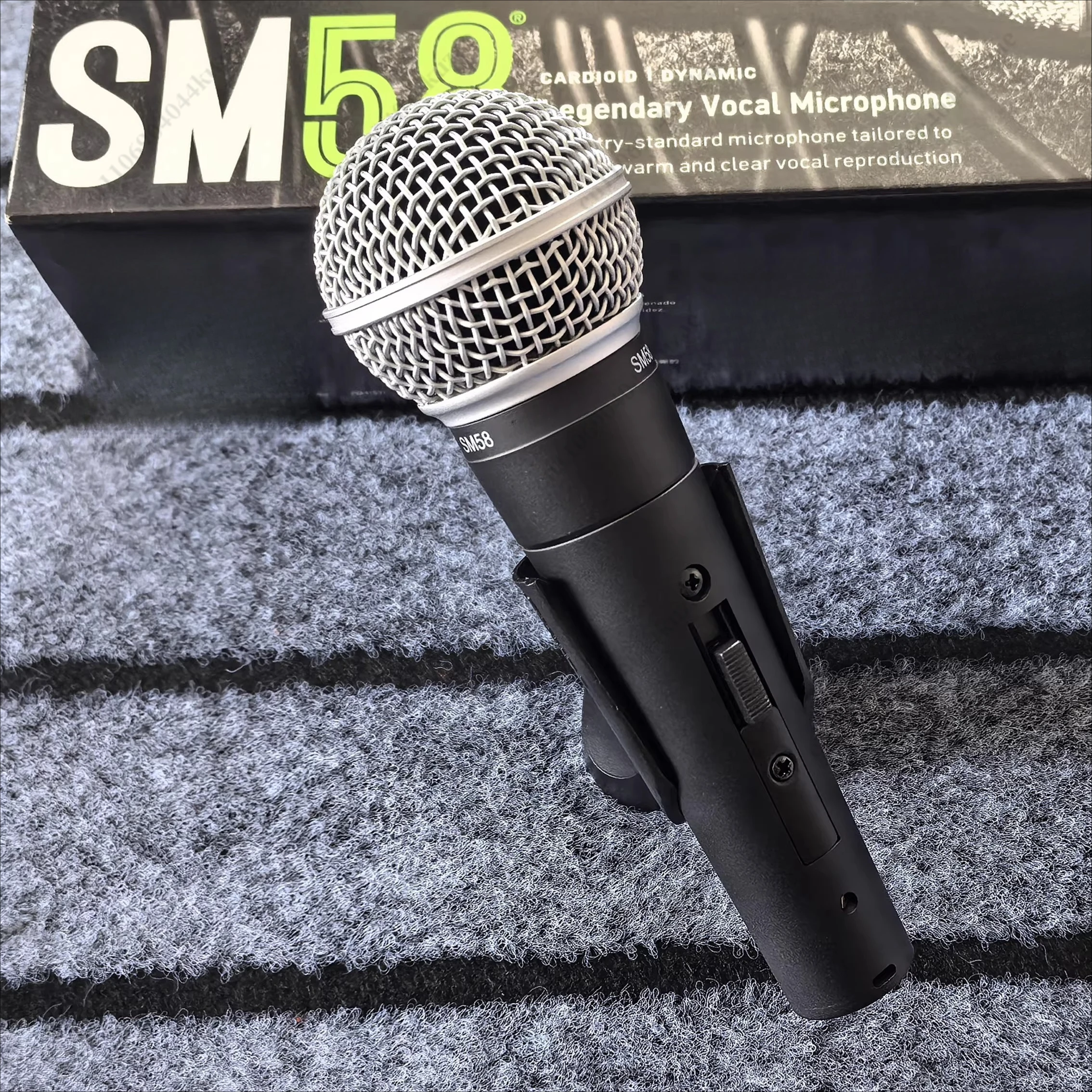 

Динамический микрофон SM58S с проводным подключением, профессиональный для сценических выступлений, прямых трансляций, караоке и студийной записи.