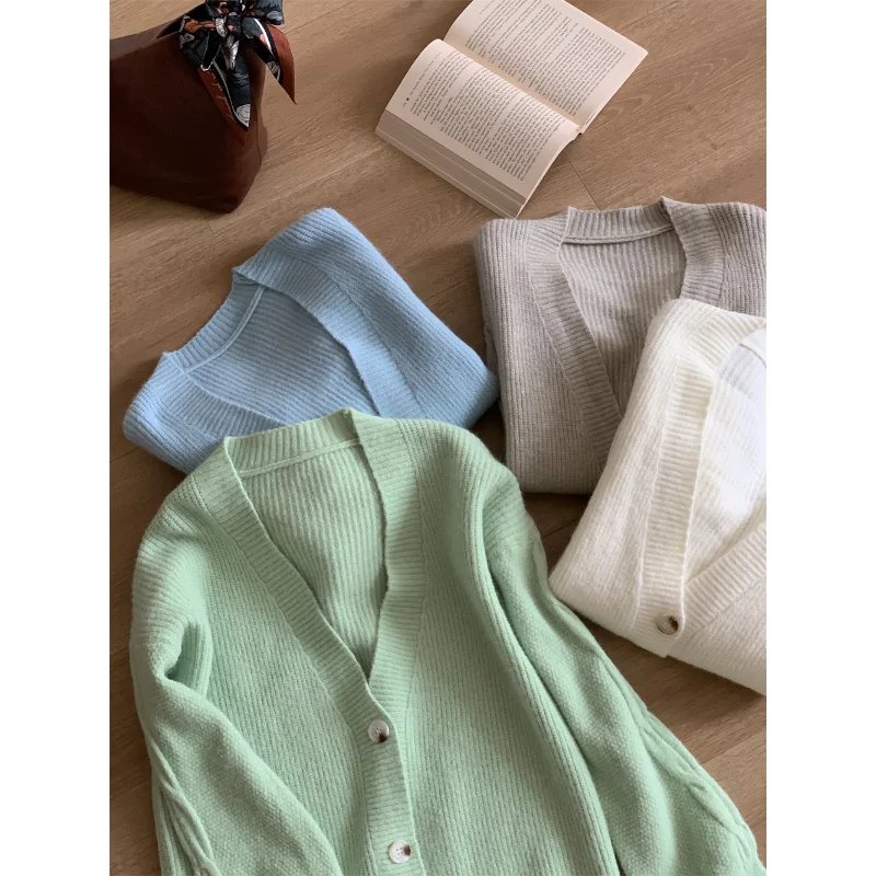 سترة صوفية محبوكة طويلة ناعمة من Thiened بأربع طبقات مع تفاصيل أزرار للنساء