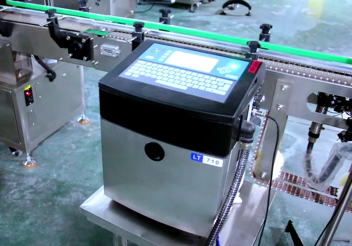 Multi-function Bottles Cans Label Inkjet Coding Packaging Machine For Date And QR Code