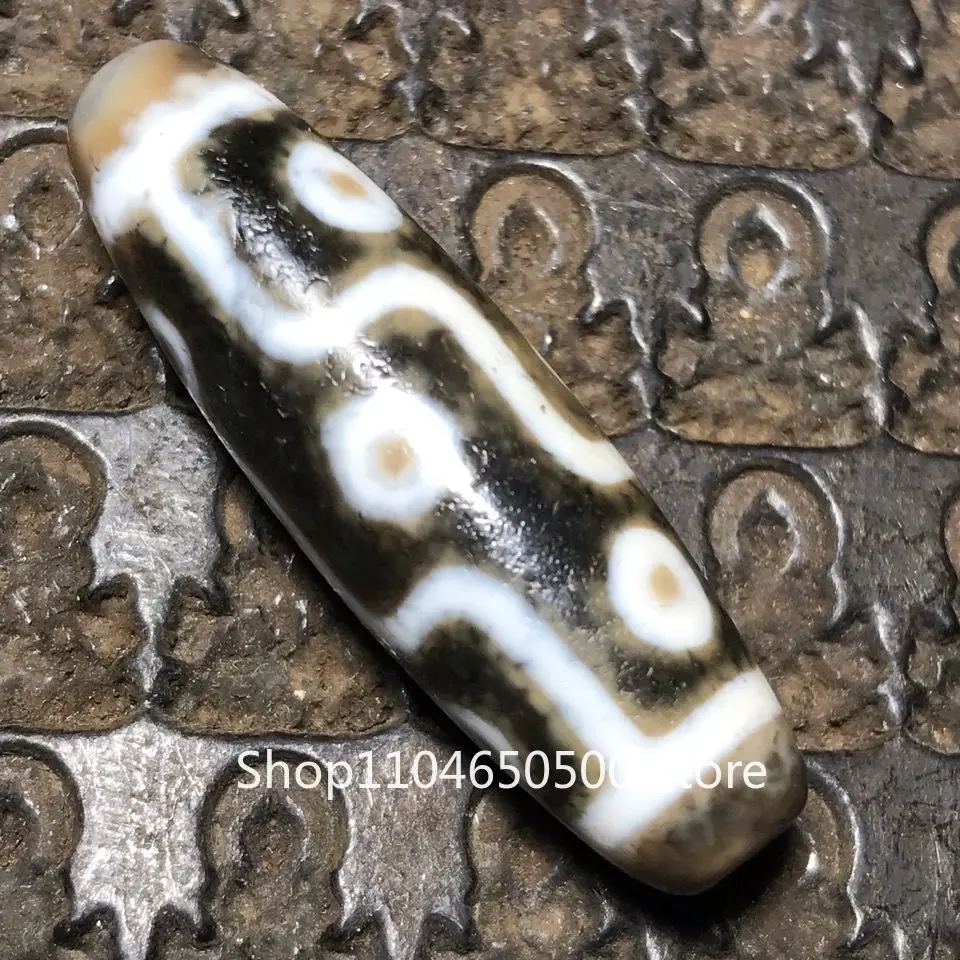 

One thing, one picture, ancient Tibetan method, old-fashioned weathering pulp, genuine agate, fire offering, nine-eye dzi beads,