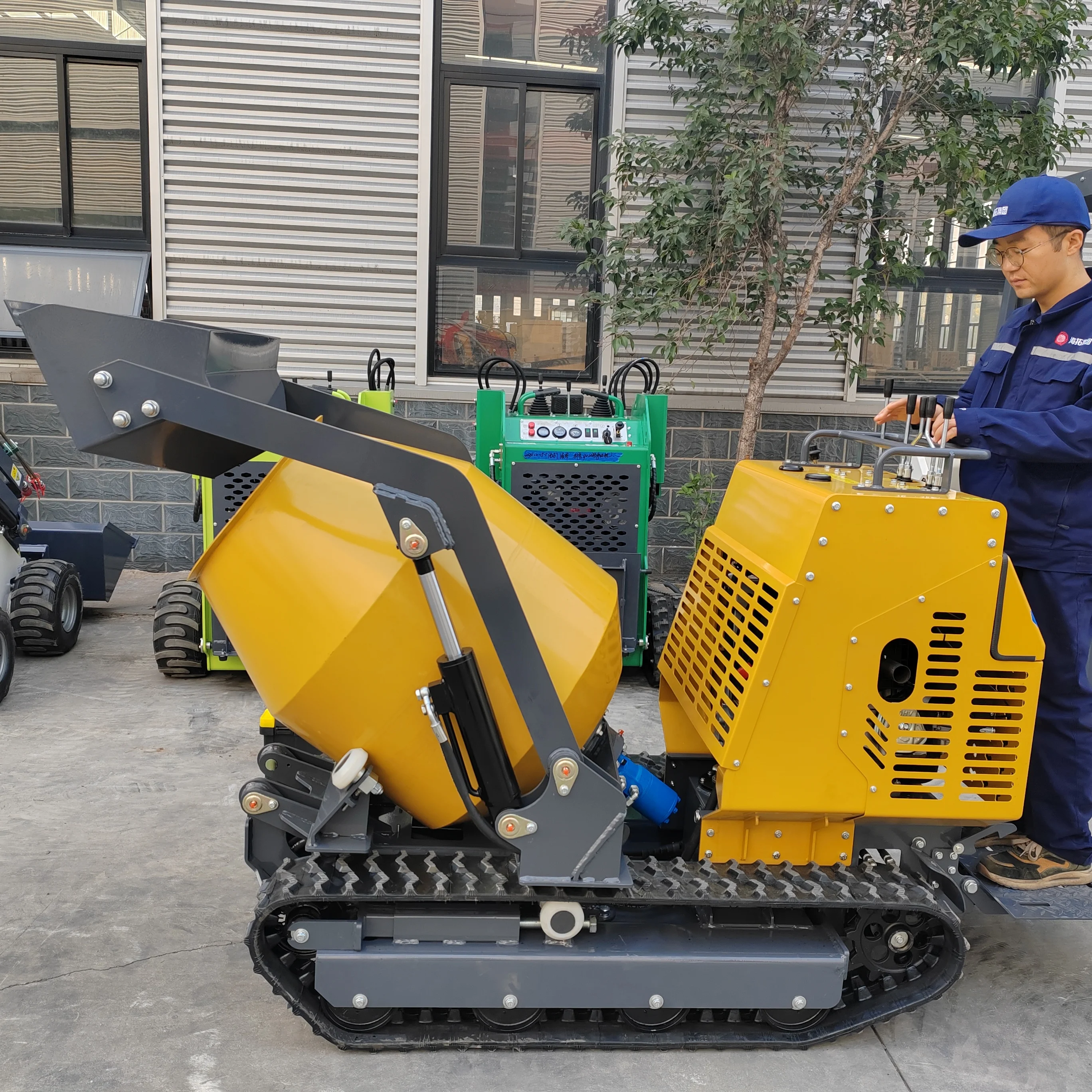 

Hydraulic Control Concrete Mixing tank Cement Mixing Dump Truck Cement Mixer for Easy Operation