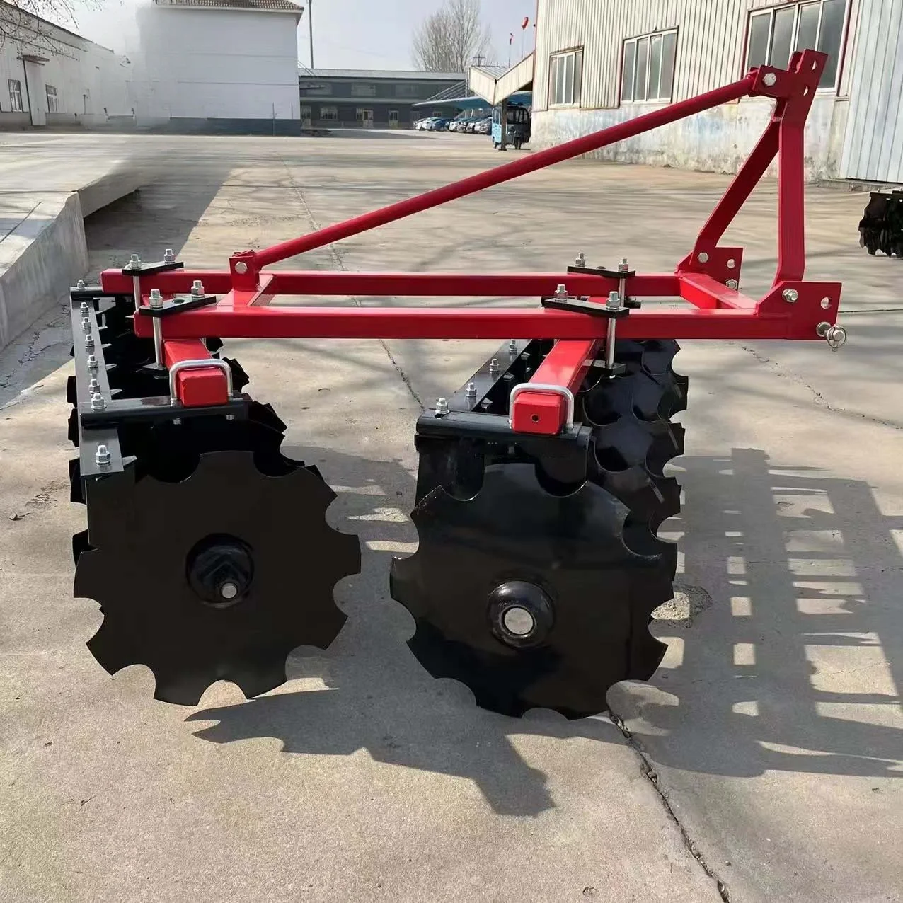 Lightweight disc harrow tractor three-point hitch connection, tillage tools, lightweight disc harrow