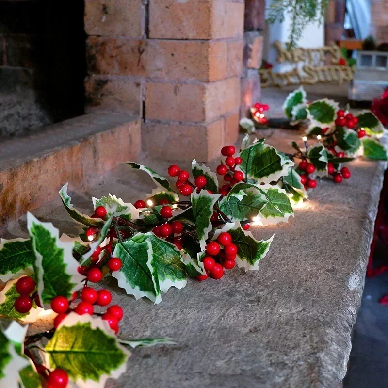 2M Świąteczna girlanda ze światłem Sztuczna czerwona jagoda Holly Leaves Ivy Vine Rattan Wianek na choinkę Ozdoba do domu Dekoracje