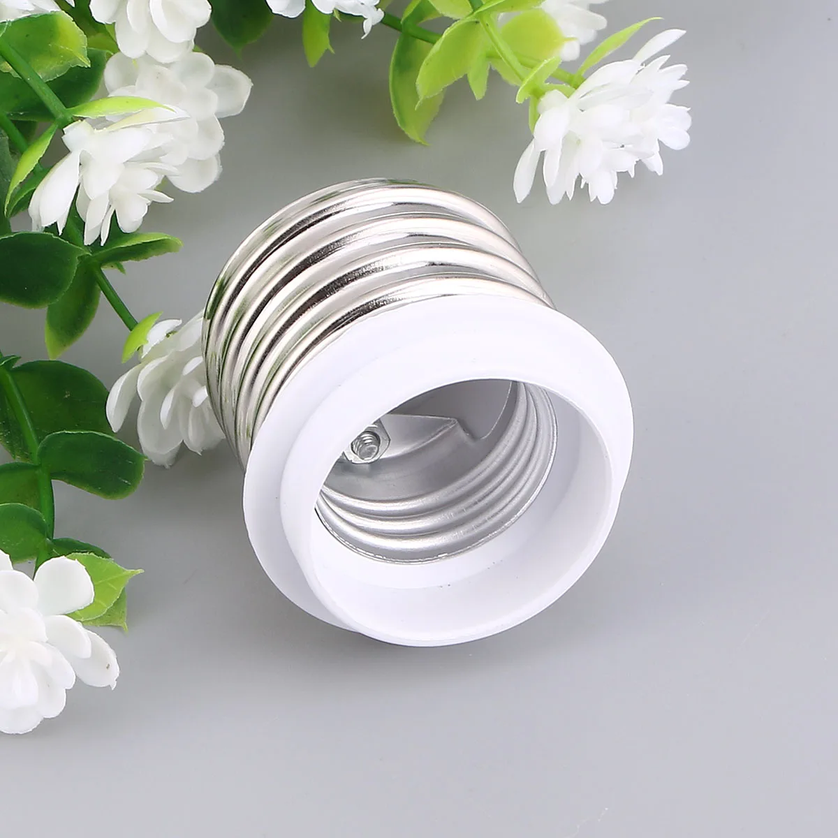 

4 Pcs E40 to E27 Light Bulb Socket Adapter LED Converter Material Lamp Holder Universal Voltage Easy Install