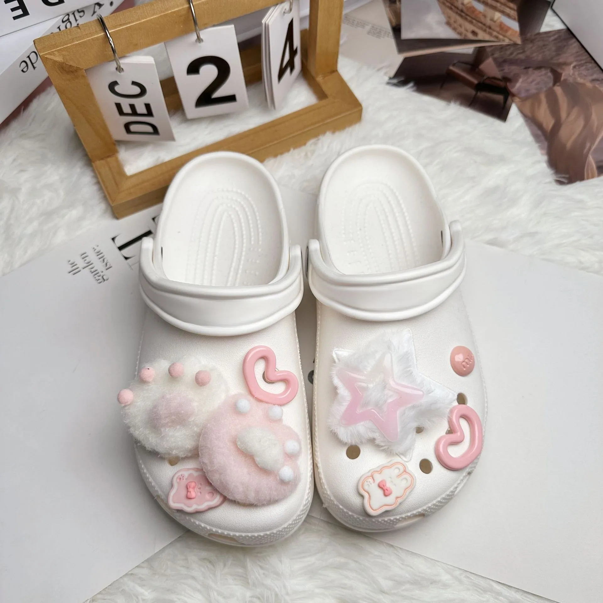 

Pink Cat Claw Series Ins Popular Designer Charms Lovely Footwear Decoration DIY Cute Kids Boys Girls Gifts Beautiful Clogs Jeans
