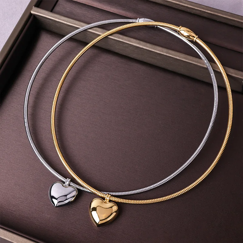 European And American Cross-Border Heart-Shaped Magnetic Attraction Necklace, Heart-Shaped Snake Bone Chain Pendant Collar