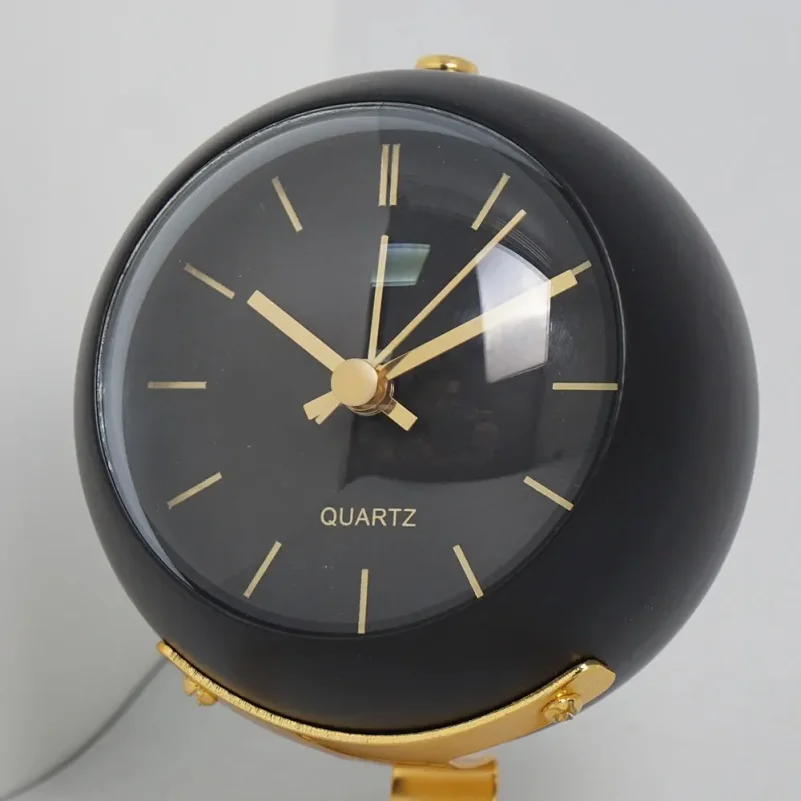 Nordic Creative Electronic Desk Clock, Minimalist Children's Alarm Clock, New Desktop Bedside Student Silent Luminous Pointer