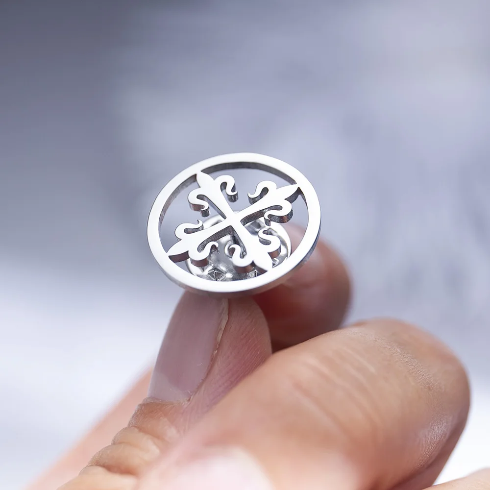 Tangula Vintage Cross of Lilies Brooches Stainless Steel Christian Cross Badge Mens Suit Lapel Pins Wedding Jewelry for Groom