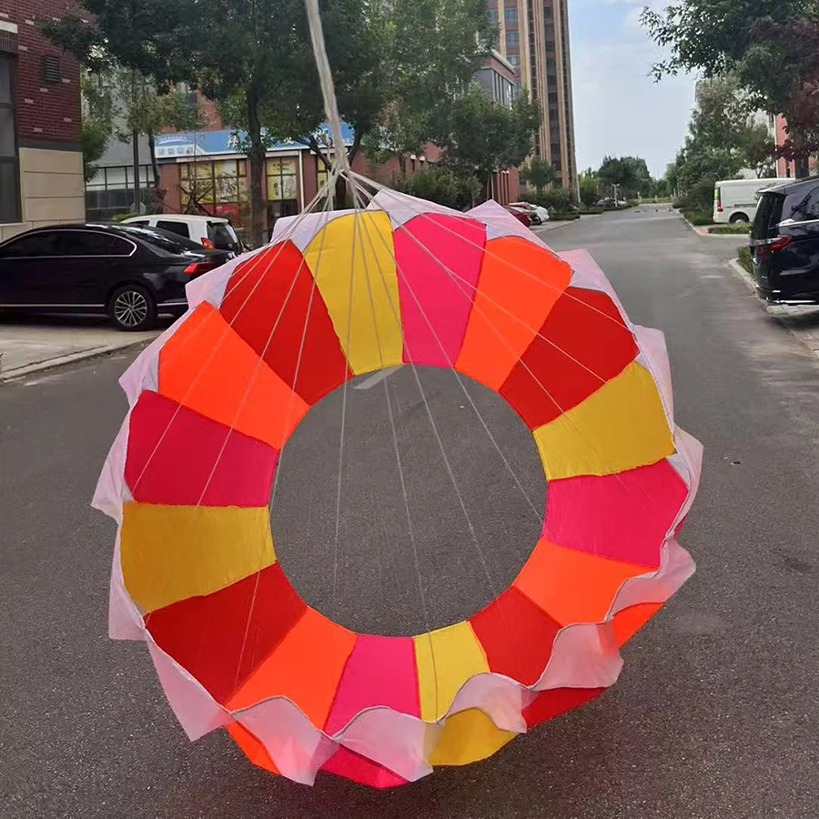 Grande e durável pipa listrada arco-íris