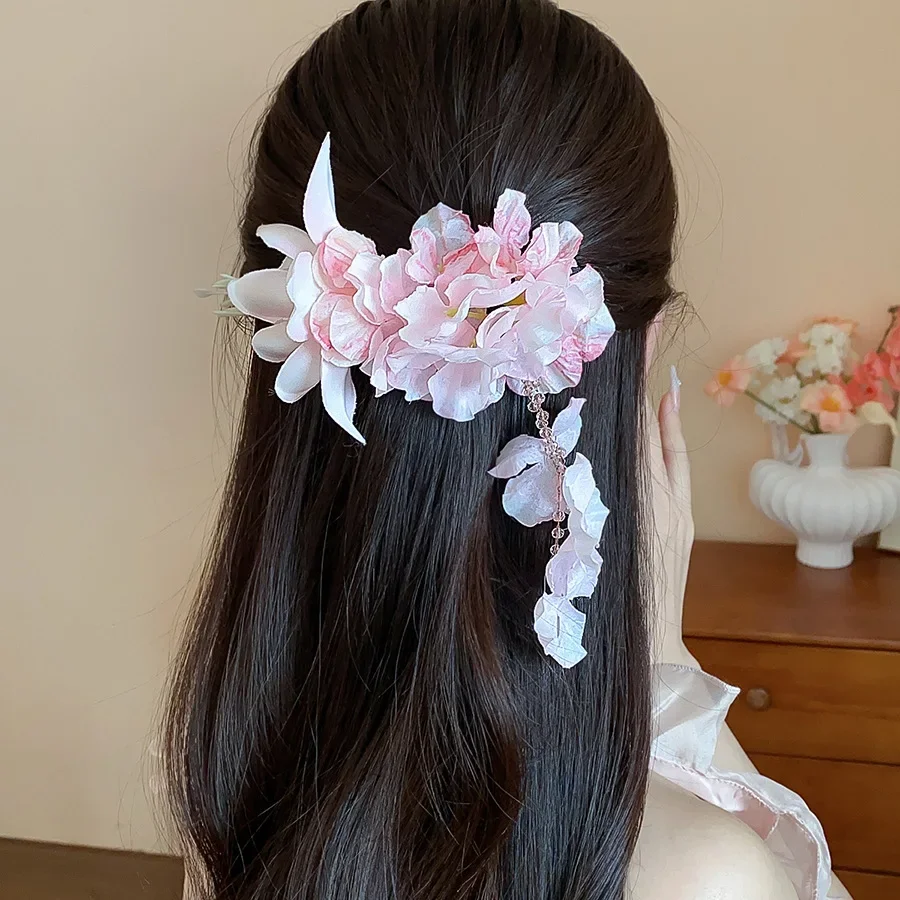 Vielseitige Romantische Künstliche Blumen-Haarspangen für Frauen, Frische Süße Blumencluster-Quasten-Haarklammern für Urlaub, Reisen und Fotoshootings M – Detail 12