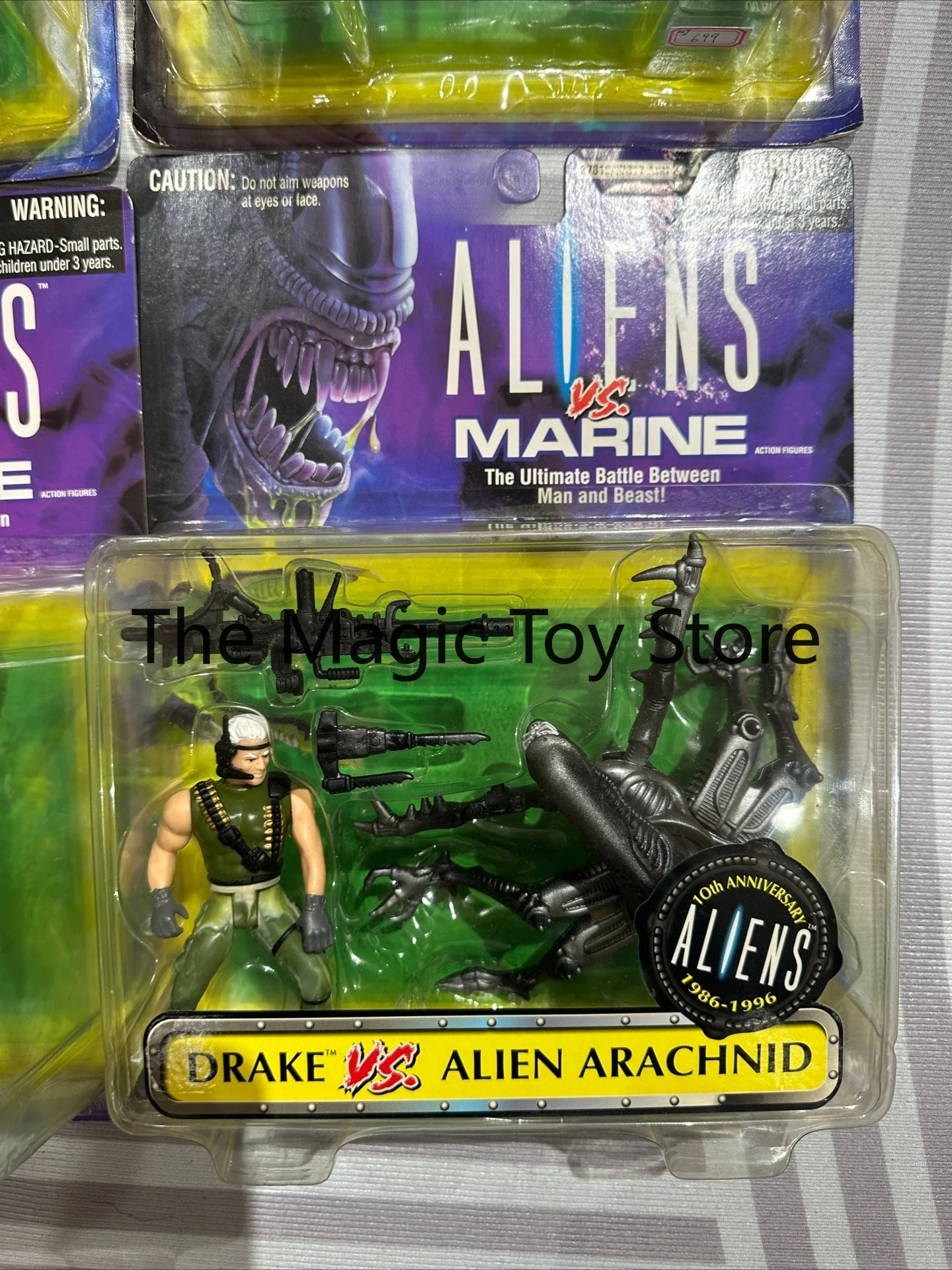 Original 1992 Aliens: Marine Vs. Alien Display Card—Vasquez Vs. Night Stalker Alien Collectible Figure Toy